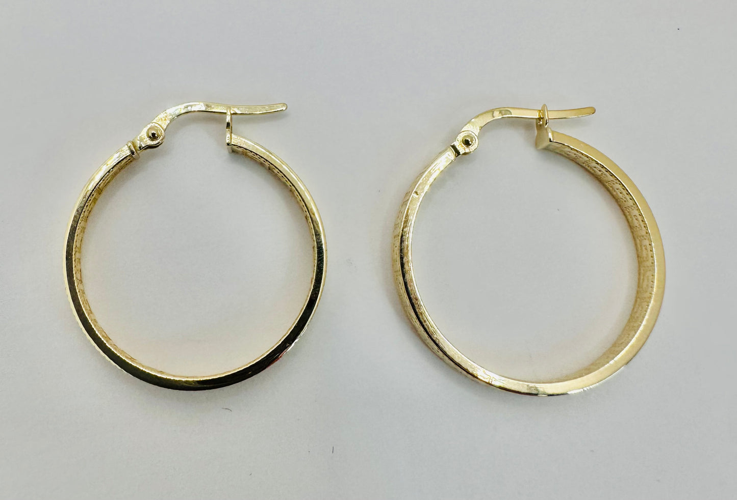 Argollas medio Versace 10 k